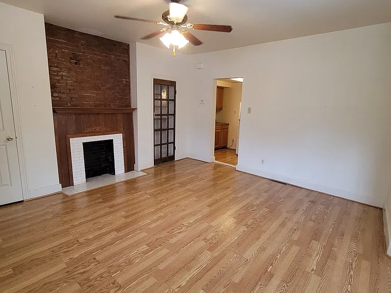 816 Montague Roadu1 Right Side — Photo 3