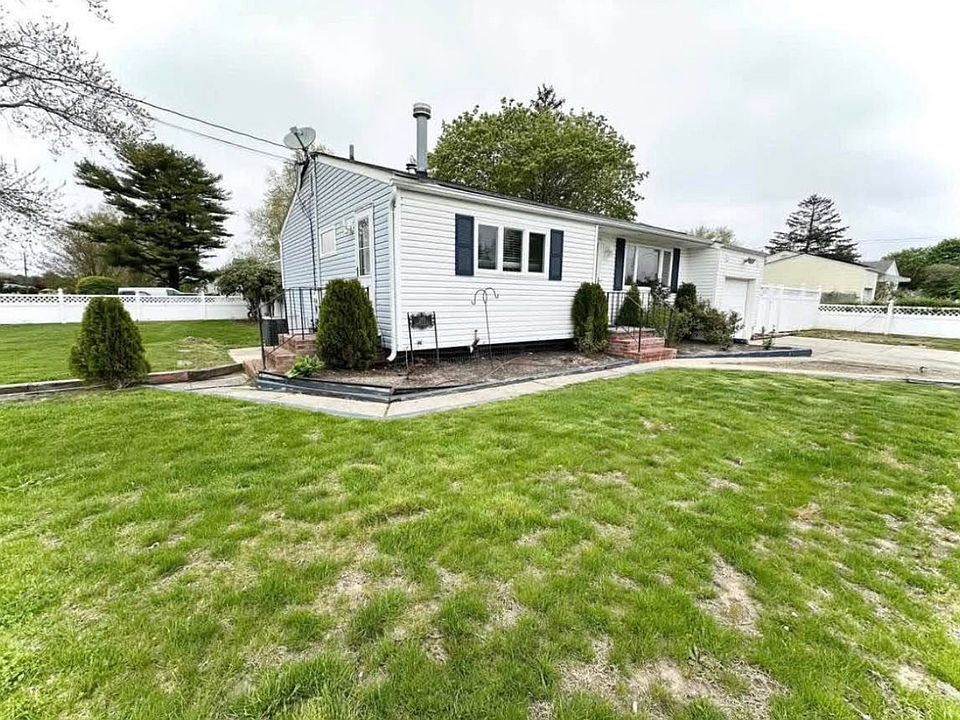 1st image of 245 Hampton Ave