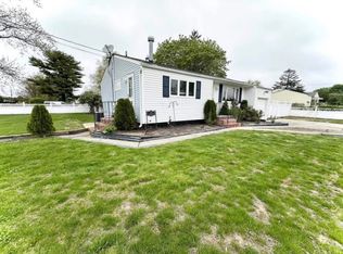 245 Hampton Ave, East Patchogue, NY 11772