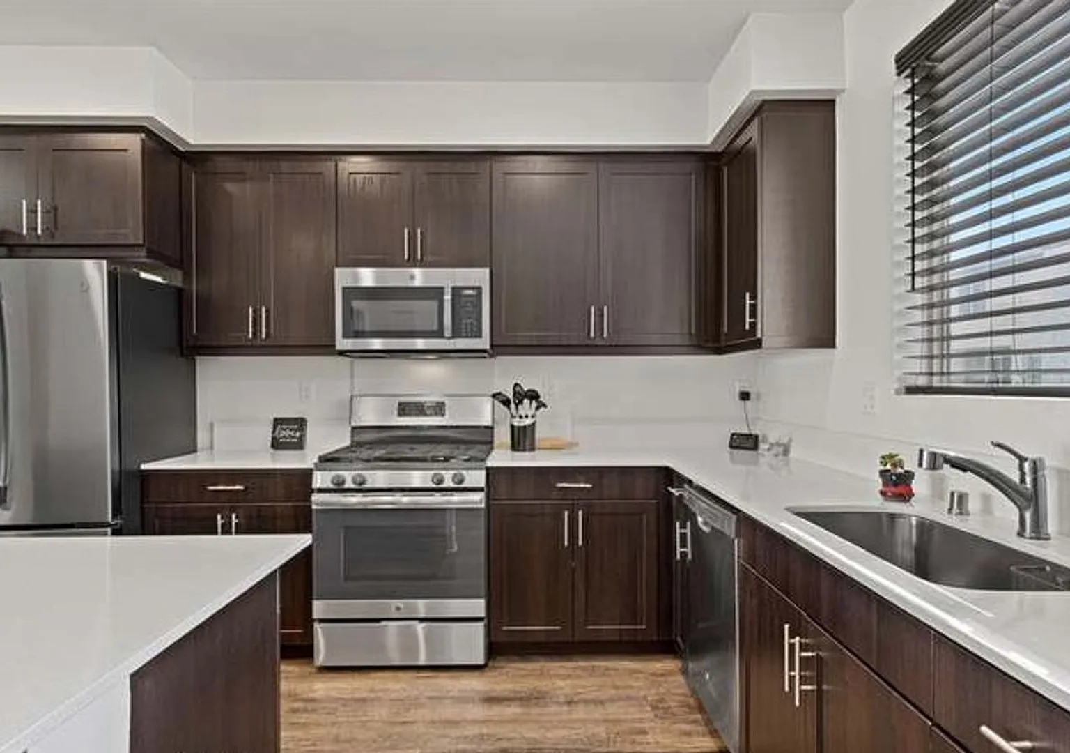 4 Bedroom Condo in the Playa del Sol Community — Photo 3