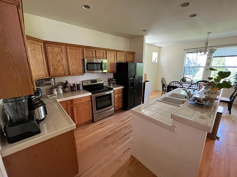 24024 SE 23rd St — Photo 7