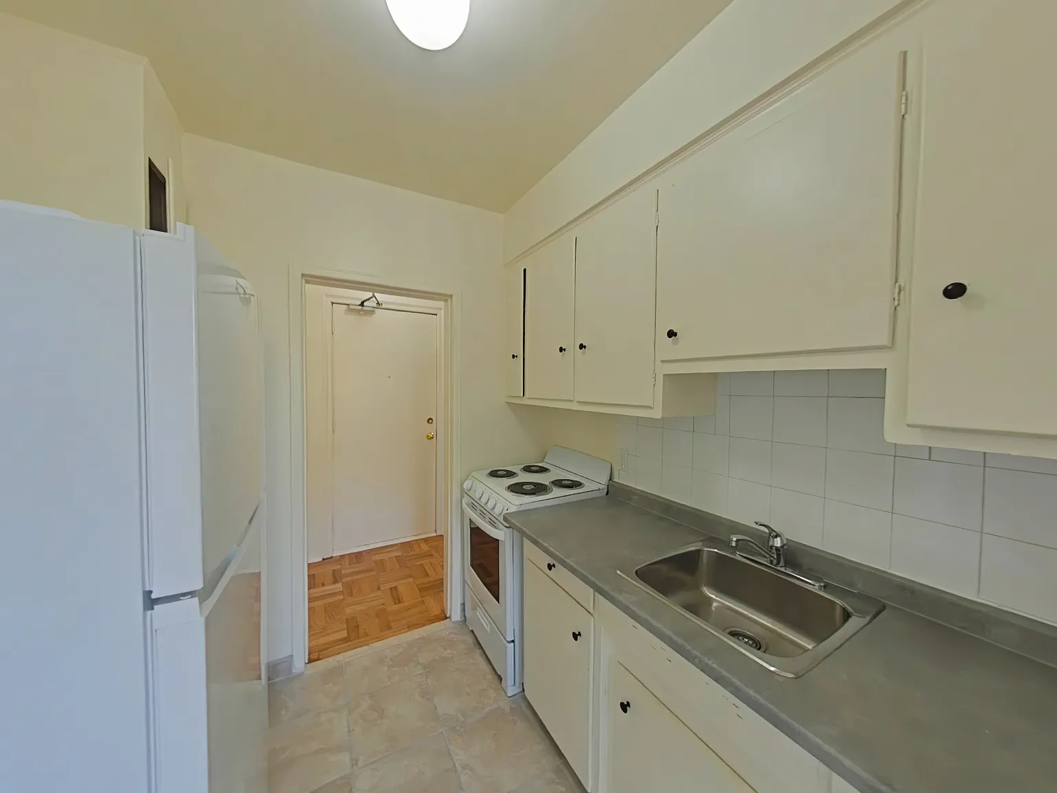 1637 Victoria Park Avenue — Photo 2