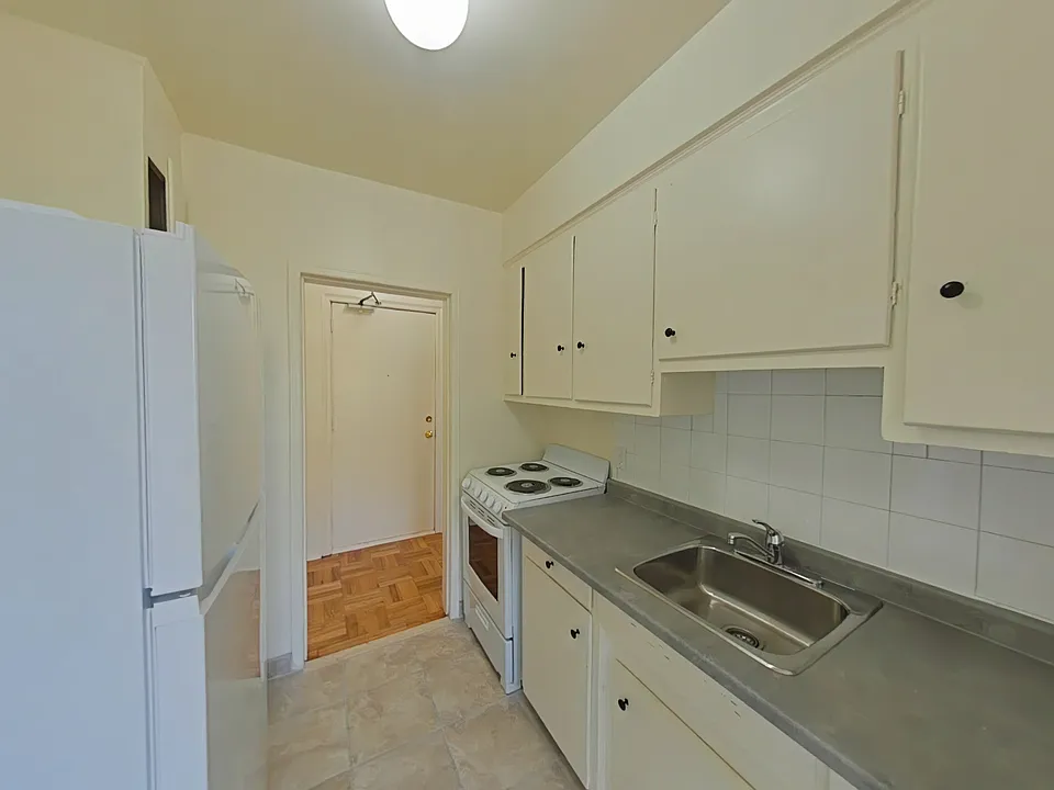 1637 Victoria Park Ave #306