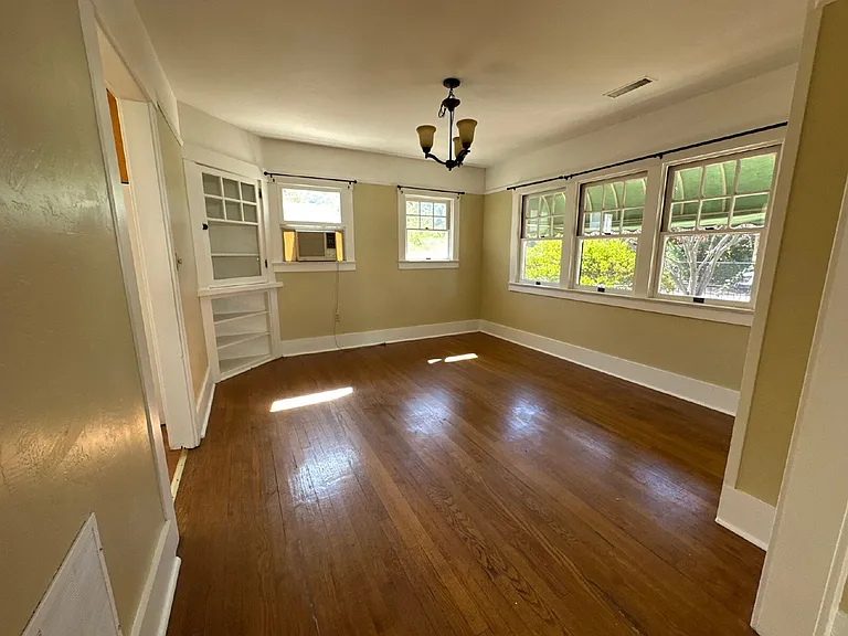 2140 Loomis St — Photo 8