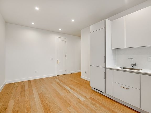 4th image of 95 Linden Blvd #64B