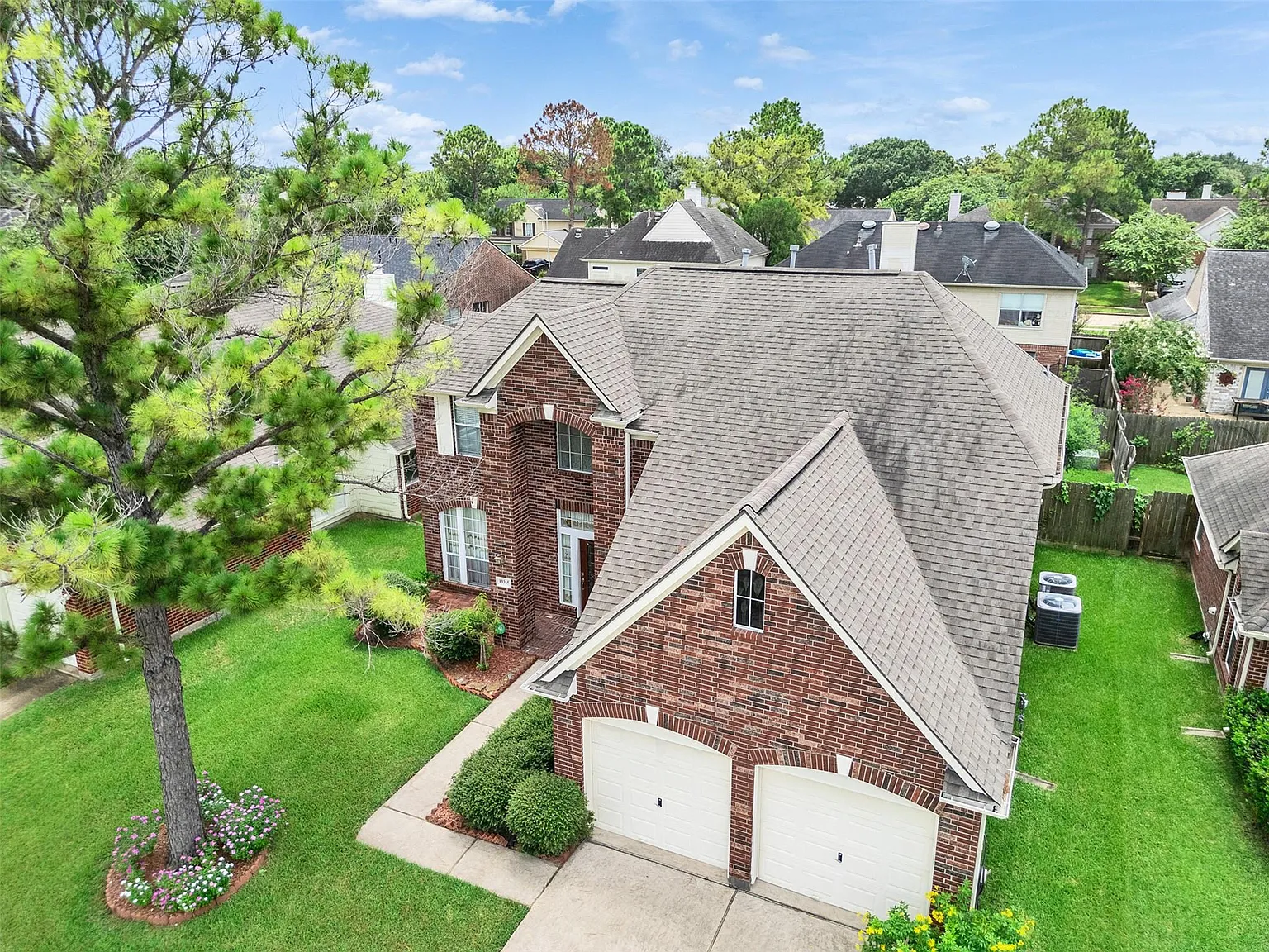 3 bed, 2.5 bath, 2195 sqft, $2,300 — Photo 3