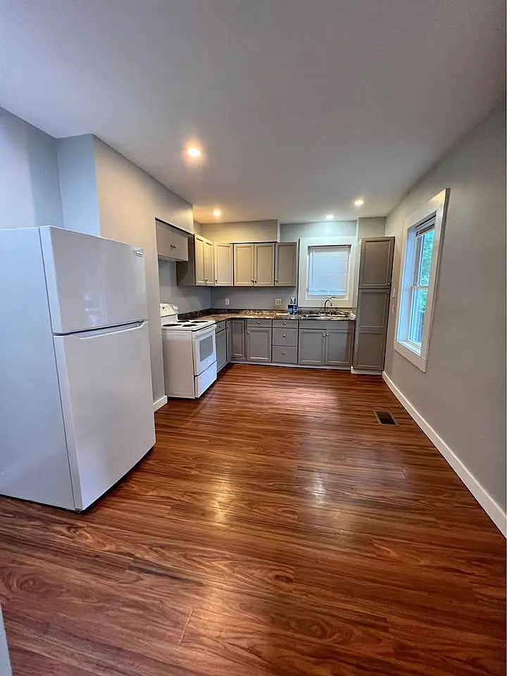 4 bed, 1300 sqft, $3,000 — Photo 1