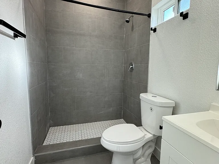 2033 E Washington Ave #B — Photo 4
