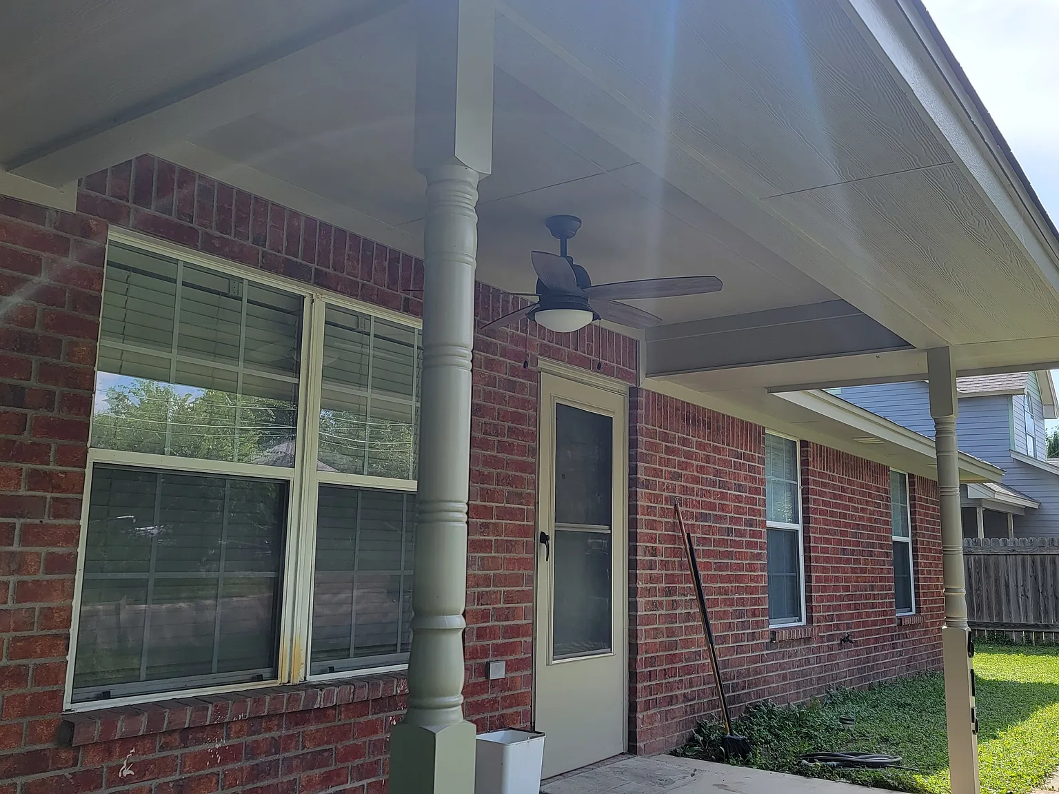 3 bed, 962 sqft, $2,300 — Photo 2