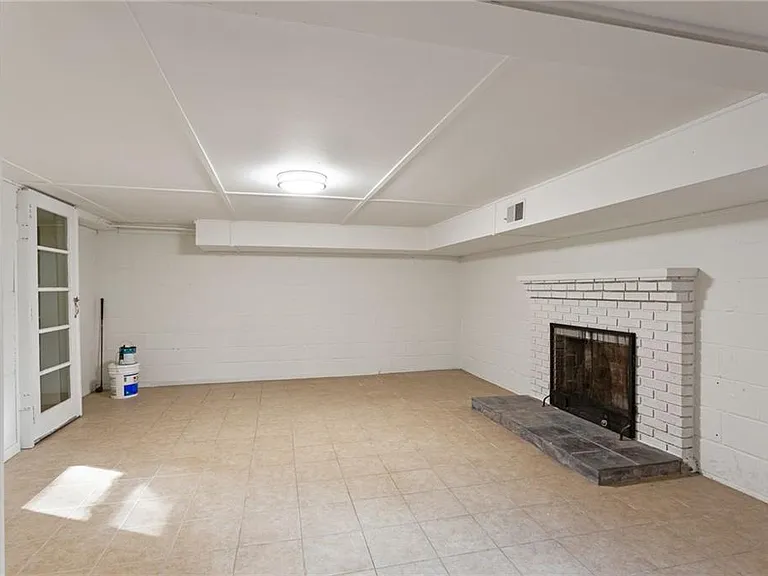 798 Bank St SE — Photo 24