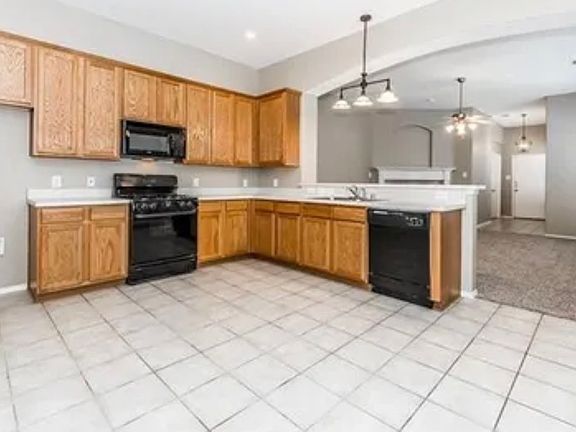 4th image of 1709 Azalea Dr