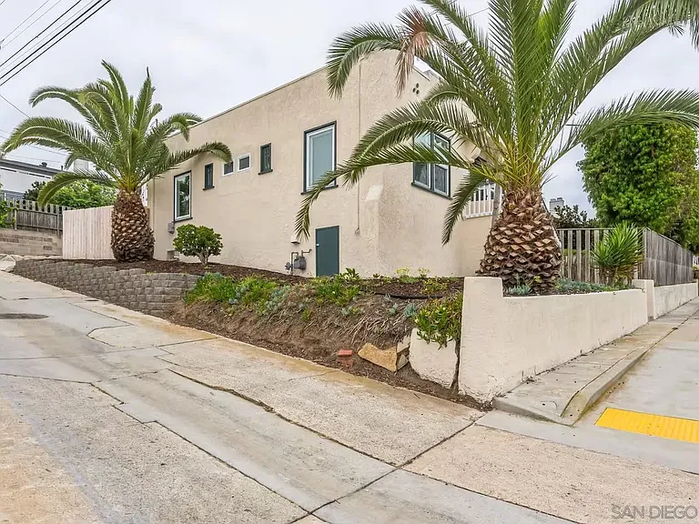 2147 Guizot St — Photo 21