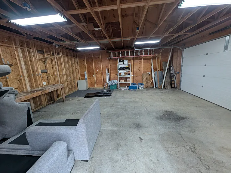 385 Heineberg Dr — Photo 3