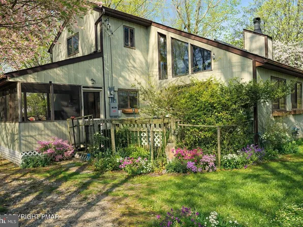 1119 Cranberry Dr, Bushkill, PA 18324