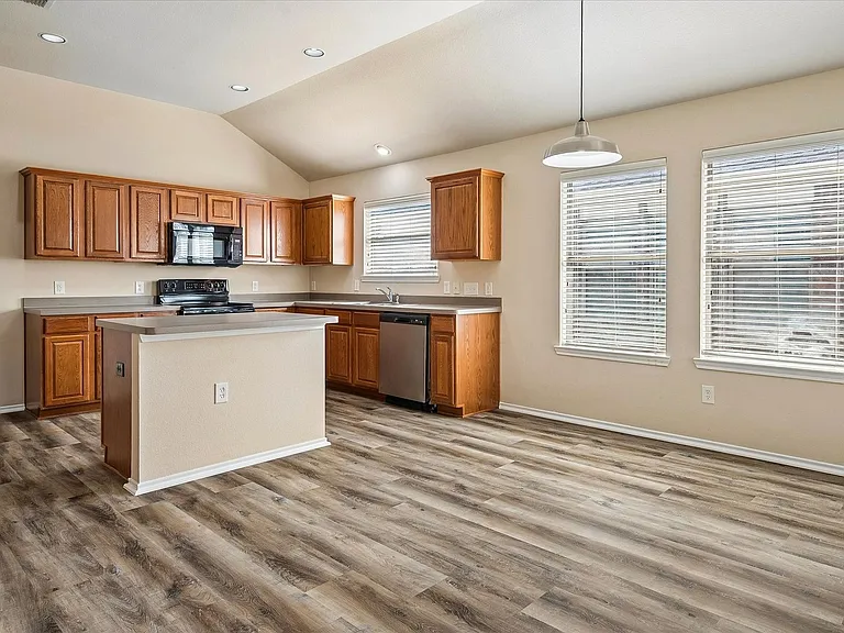 8701 Sagebrush Trl — Photo 6
