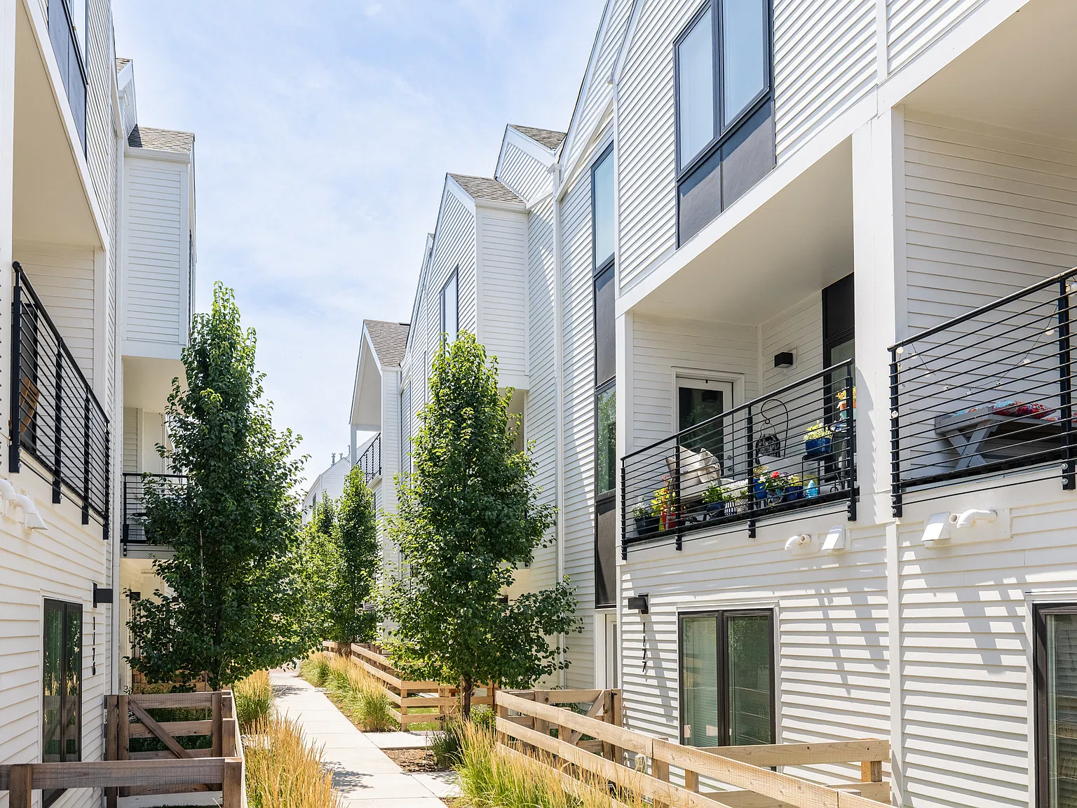 2 bed, 2.5 bath, 1188 sqft, $2,400 — Photo 1