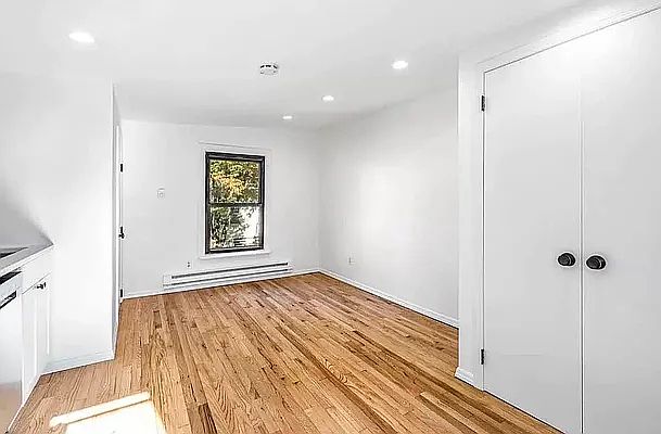 2nd image of 524 Lorimer St #2A