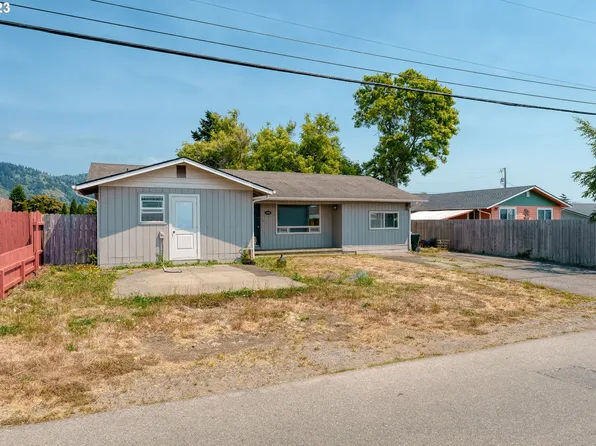 388 Tanbark Rd, Brookings, OR 97415