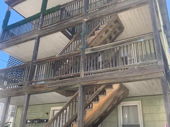 91 Pine St, Southbridge, MA 01550