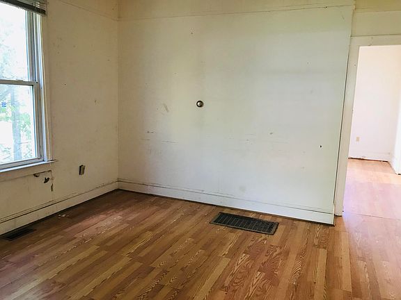5th image of 617 Brussels Ave