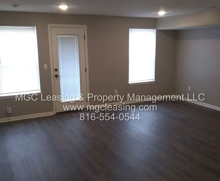 9324 N Main St — Photo 27