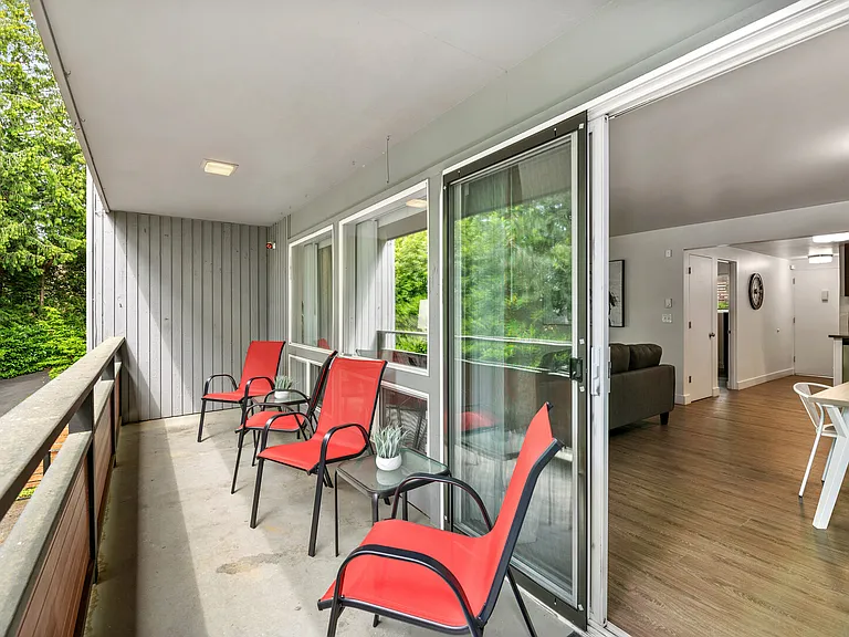 Bellevue Way SE — Photo 10
