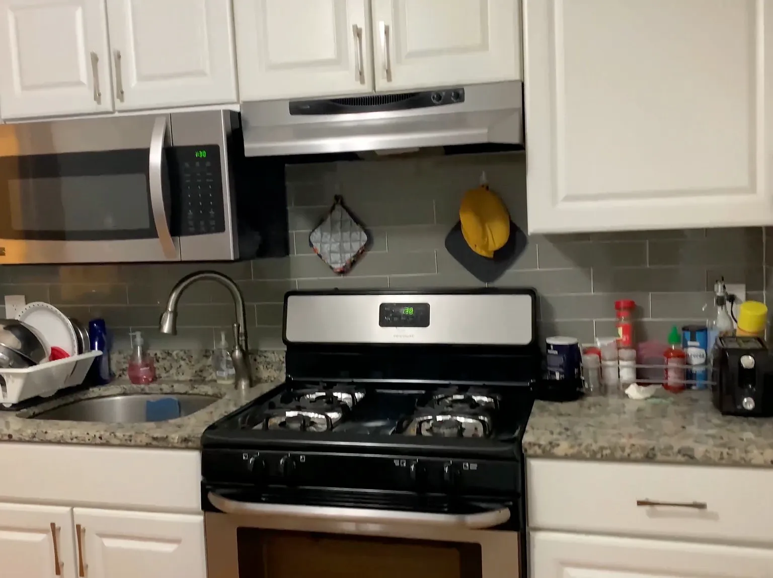 3 bed, 1100 sqft, $3,300 — Photo 1