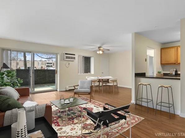 68 Main St APT 17C, Stoneham, MA 02180