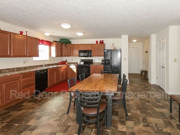 5th image of 533 Farnham Dr