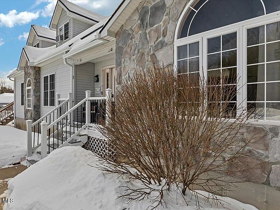 4th image of 8 Greenfield Manor Road