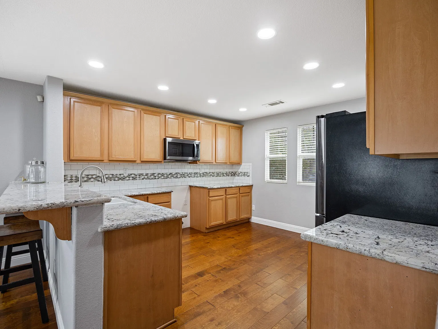 3 bed, 1537 sqft, $2,600 — Photo 2