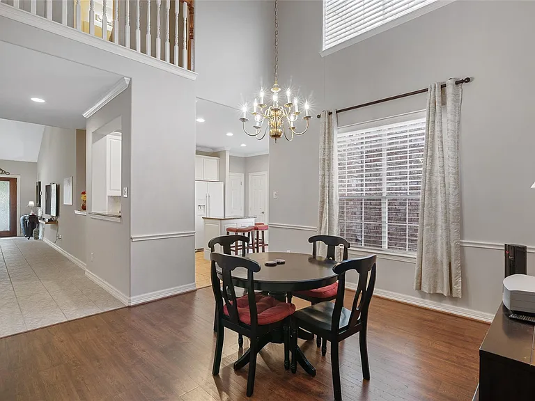 1014 Enclave Sq N — Photo 14