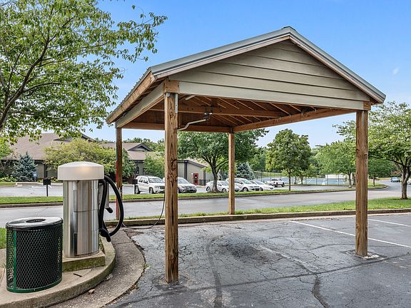 5th image of 3900 Crosby Dr APT 1616