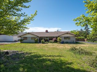 183 NE Scenic Dr, Grants Pass, OR 97526