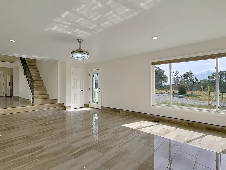 203 Tennessee Ln — Photo 10