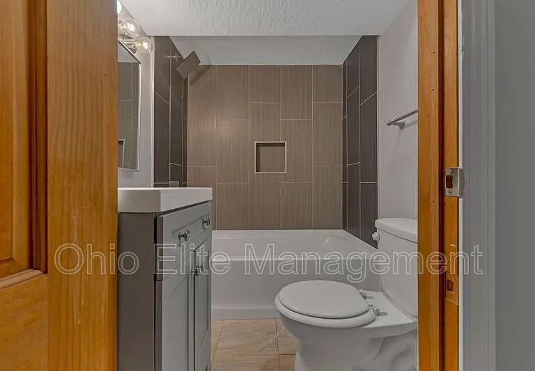 2023 Sullivant Ave — Photo 29
