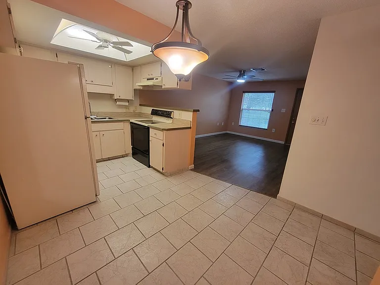 6141 Chesham Dr #8 — Photo 7