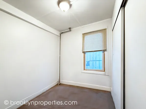 2906 Voorhies Avenue image 14 of 19