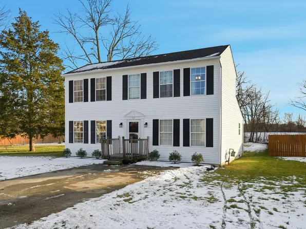 27 1st St SW, Pataskala, OH 43062