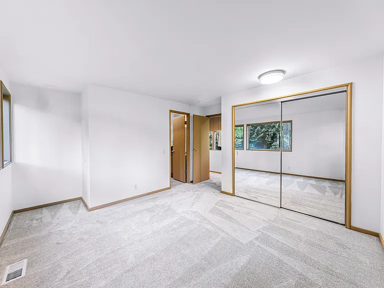 2261 W Lake Sammamish Pkwy SE — Photo 9