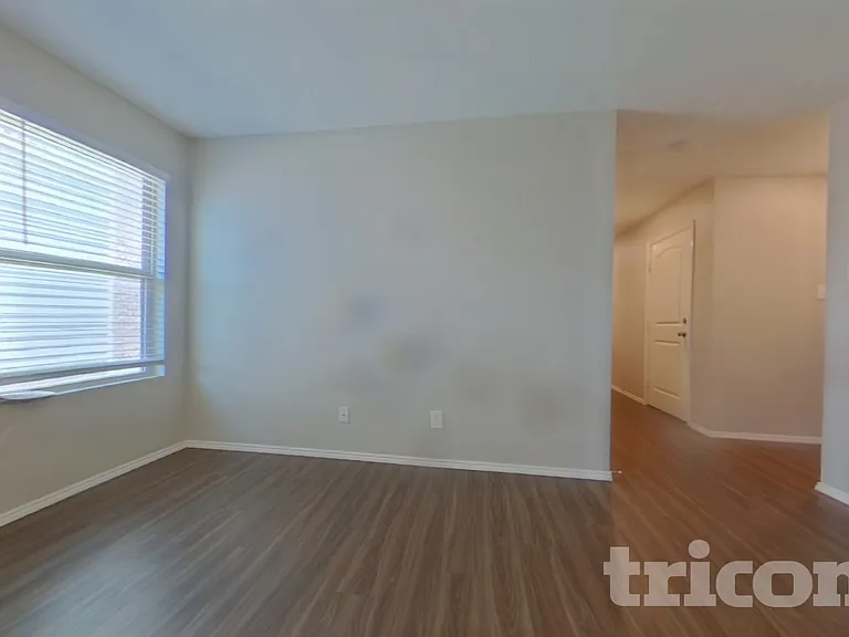 405 Falling Star Dr — Photo 3