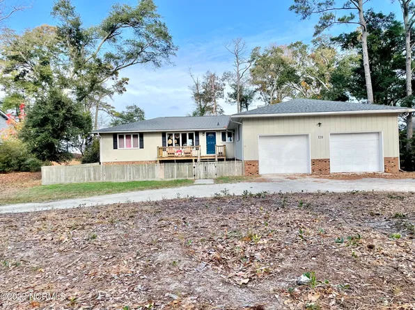 124 Oakleaf Drive, Pine Knoll Shores, NC 28512