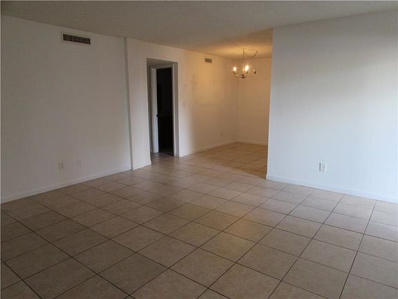 5th image of 6900 SW 39th St APT 106
