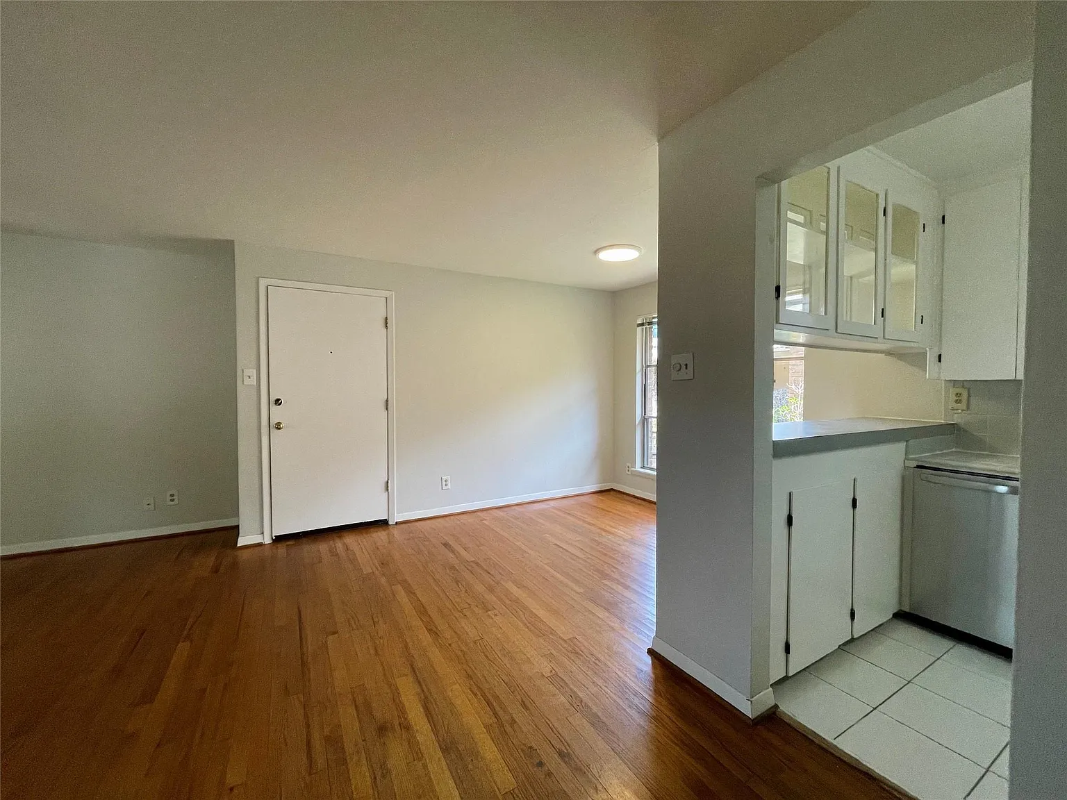 1 bed, 1.0 bath, 650 sqft, $1,100 — Photo 3