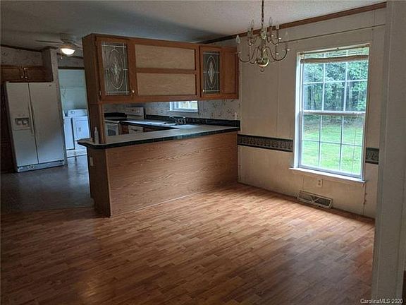 5th image of 250 Duke Dr