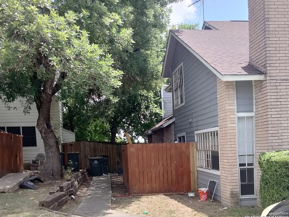 2nd image of 6710-6716 Windsor Hollow