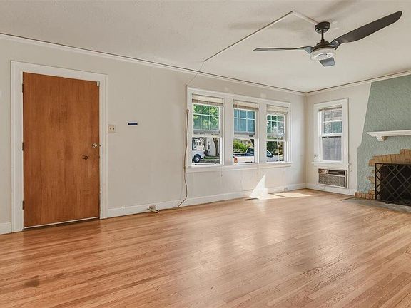 5th image of 1040 W Poplar St