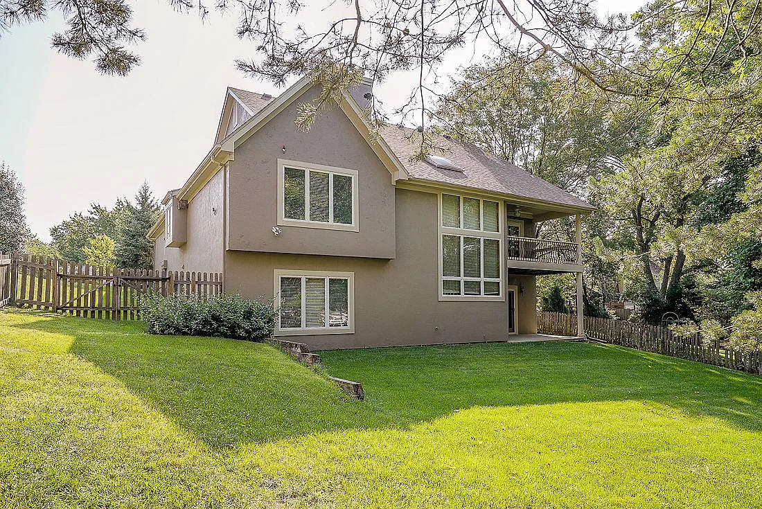 3 bed, 3300 sqft, $2,500 — Photo 3