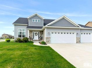 901 Boxwood Ct, Chatham, IL 62629