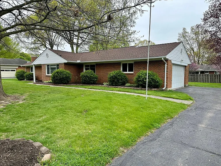 130 Winchcombe Dr — Photo 1